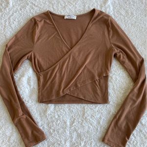 Zenana Twisted Cropped long sleeve top